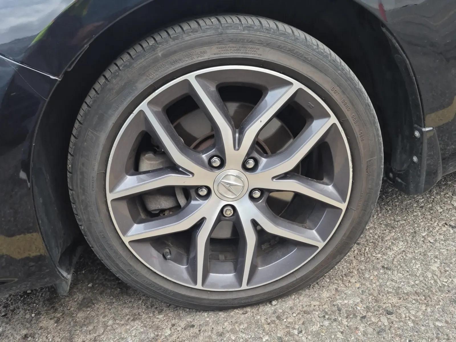 Front driver wheel/tire photo
