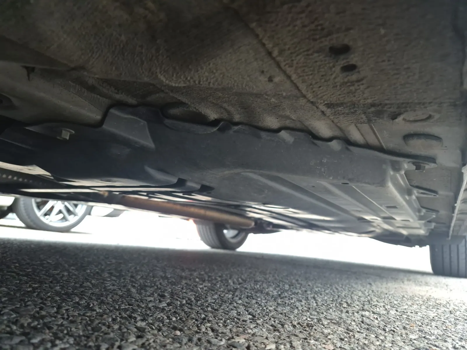 Undercarriage - Driver Photo