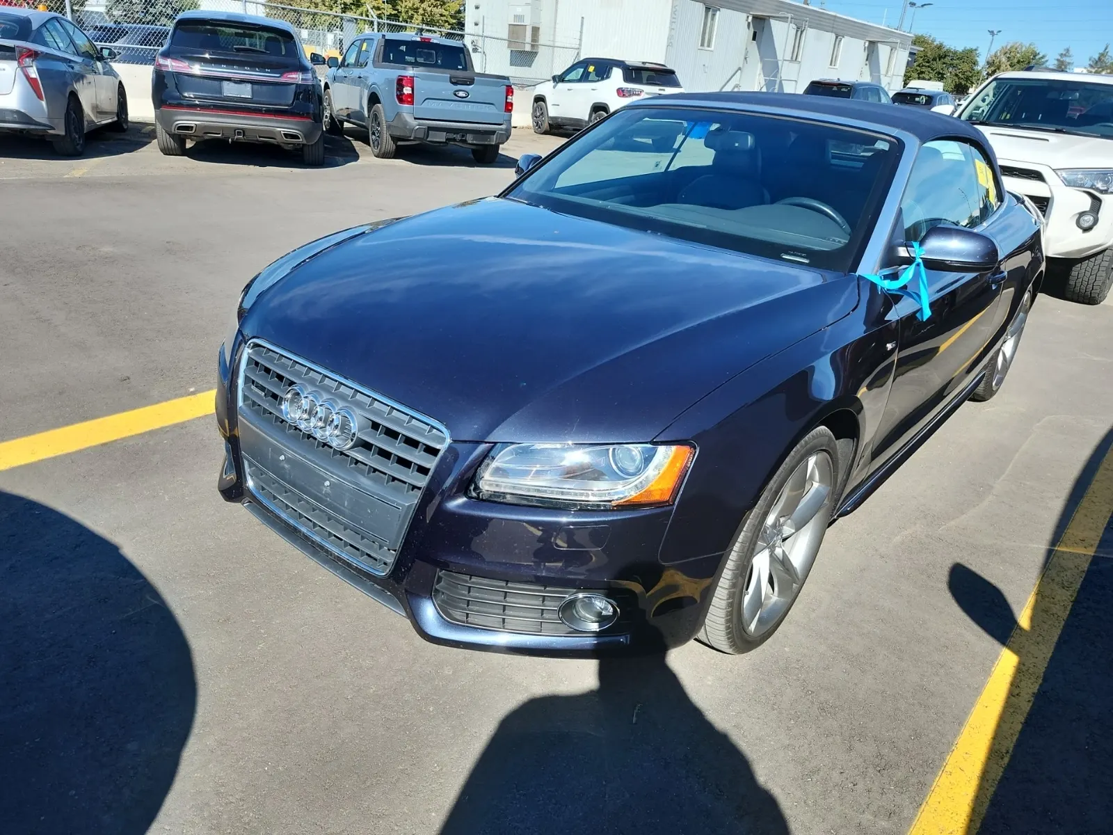 Front driver 3/4 photo