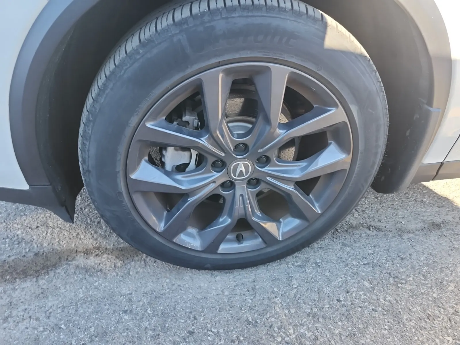 Front driver wheel/tire photo