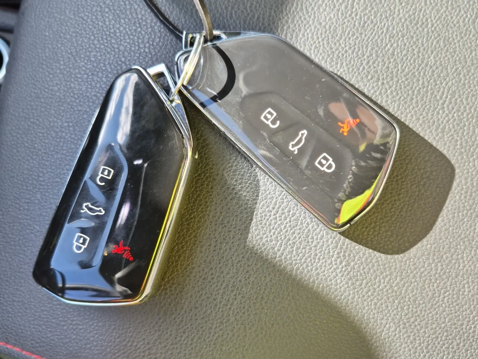 Keys/Fobs/Manual Photo