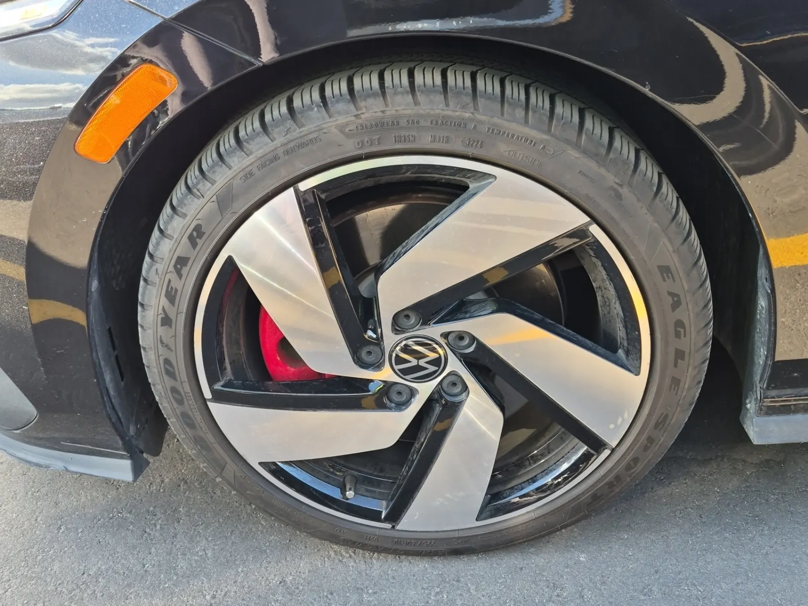 Front driver wheel/tire photo