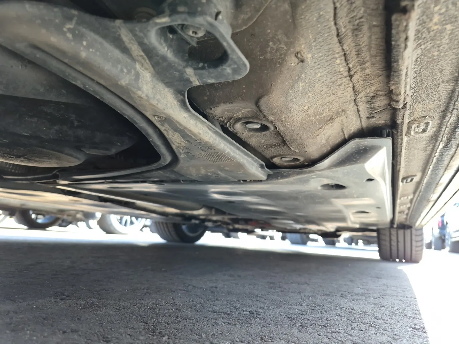 Undercarriage - Passenger Photo