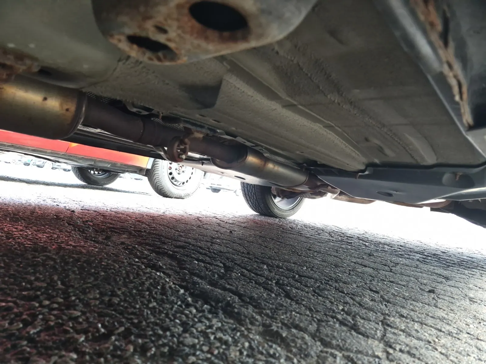 Undercarriage - Driver Photo