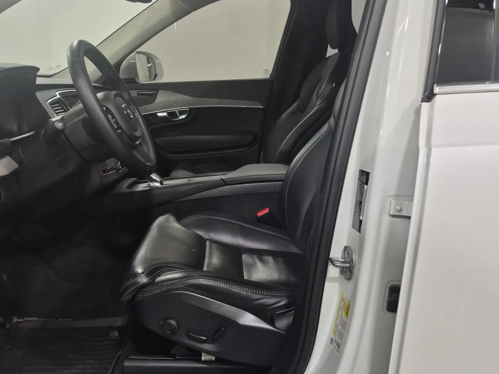 Front Interior Photo