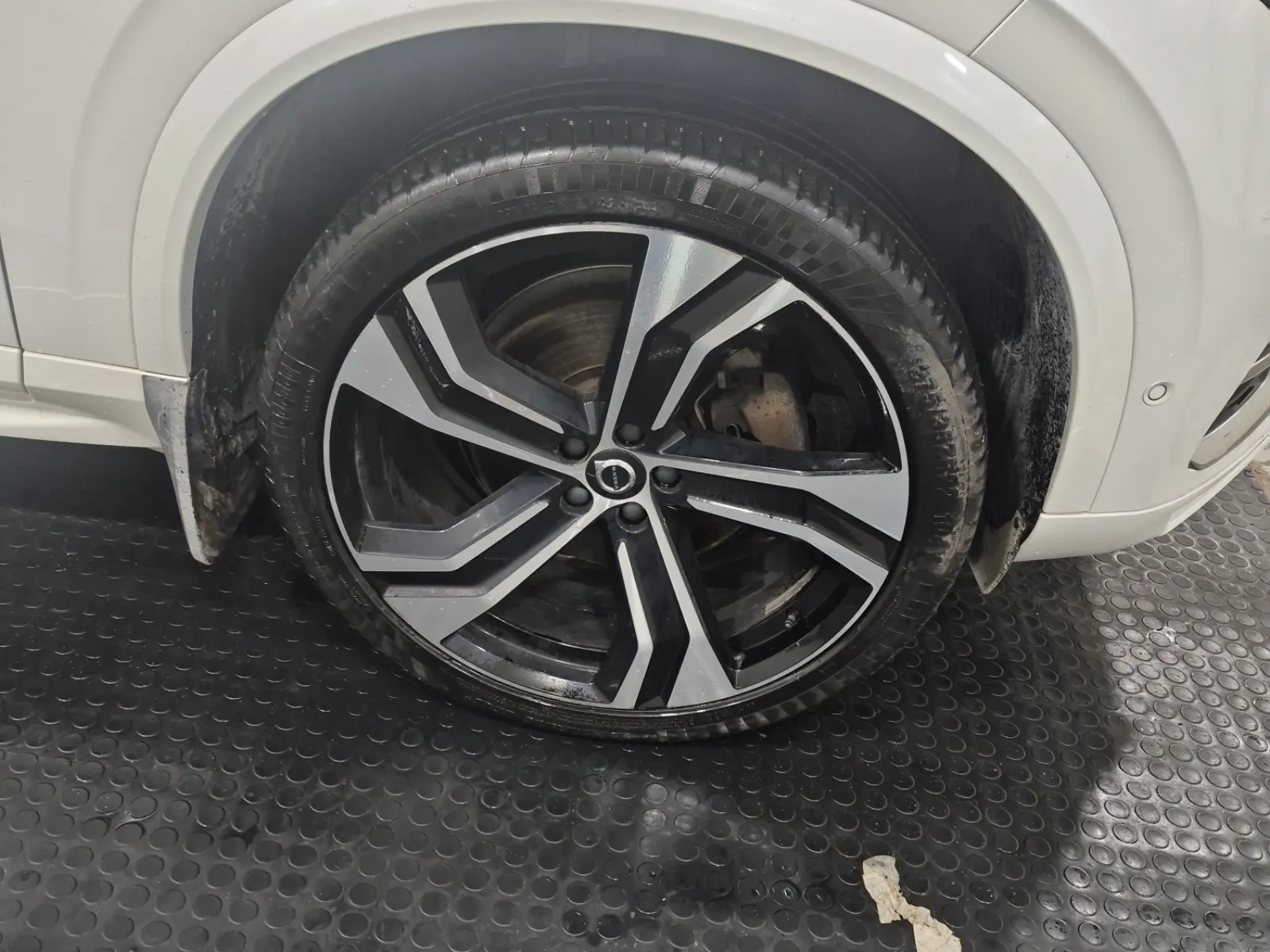 Right Front Wheel/Tire Photo