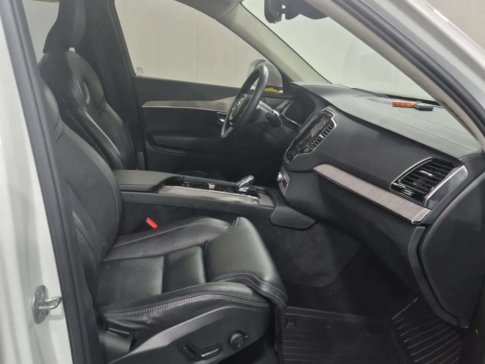 Right Side Interior Photo