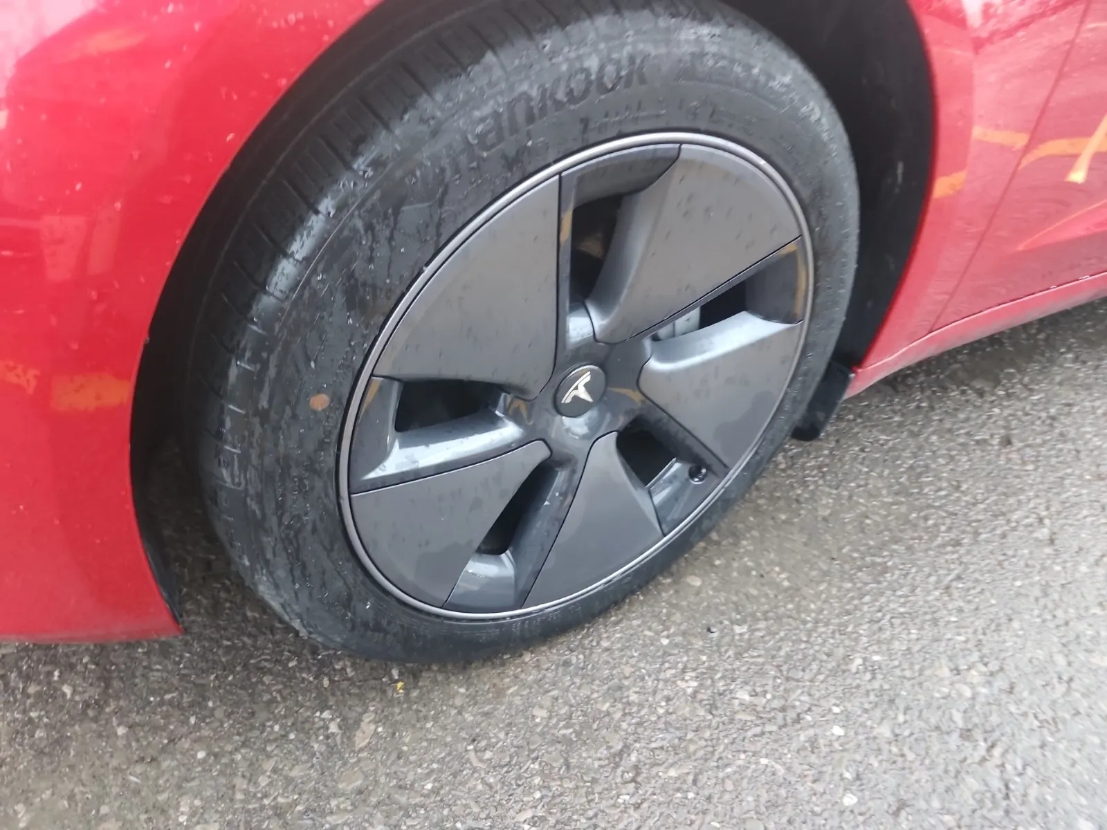 Front driver wheel/tire photo