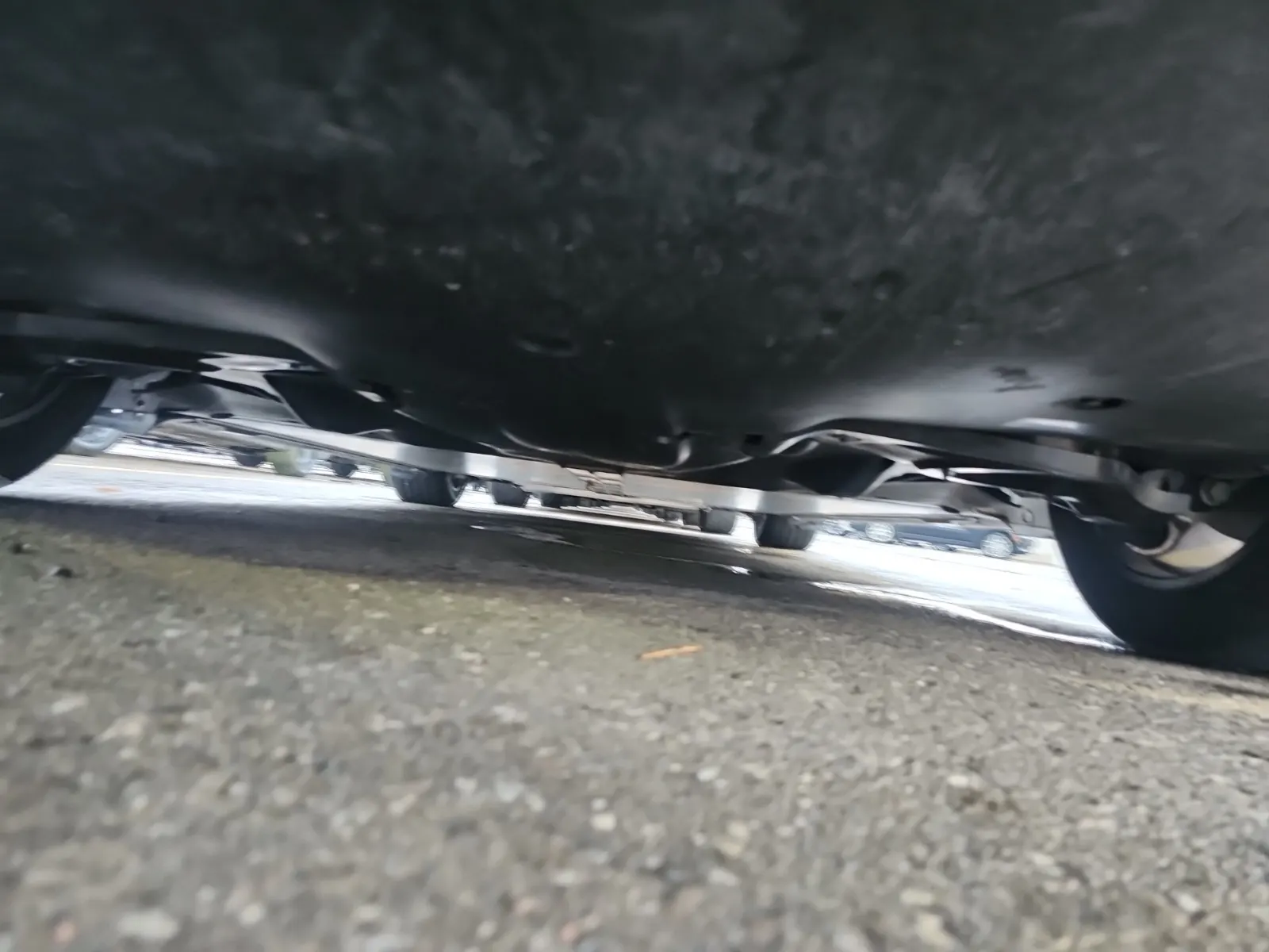 Undercarriage - Rear Photo