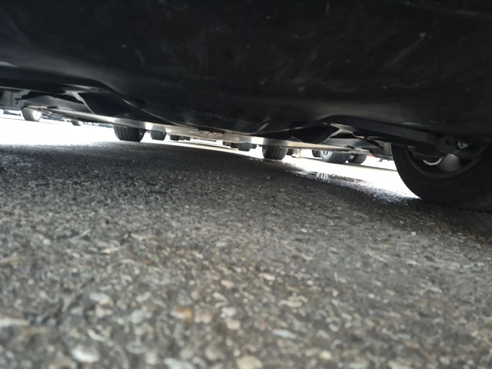 Undercarriage - Rear Photo