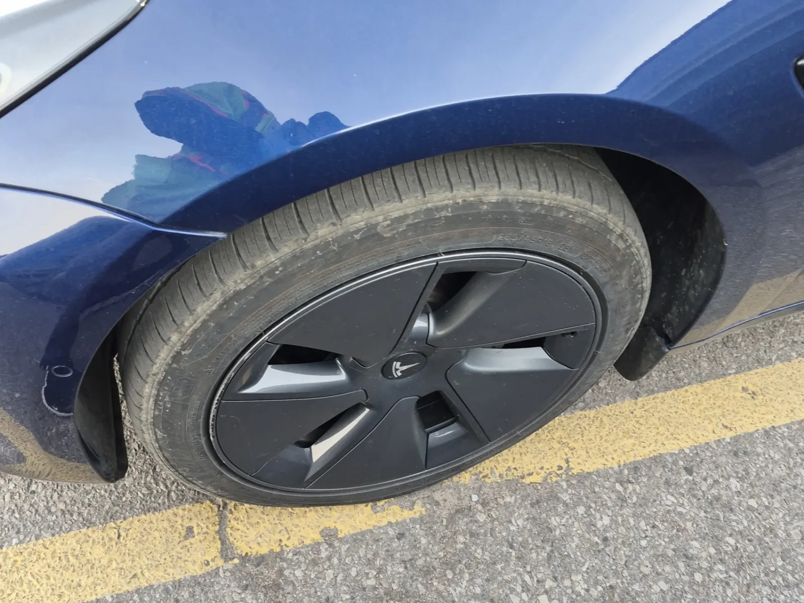 Front driver wheel/tire photo
