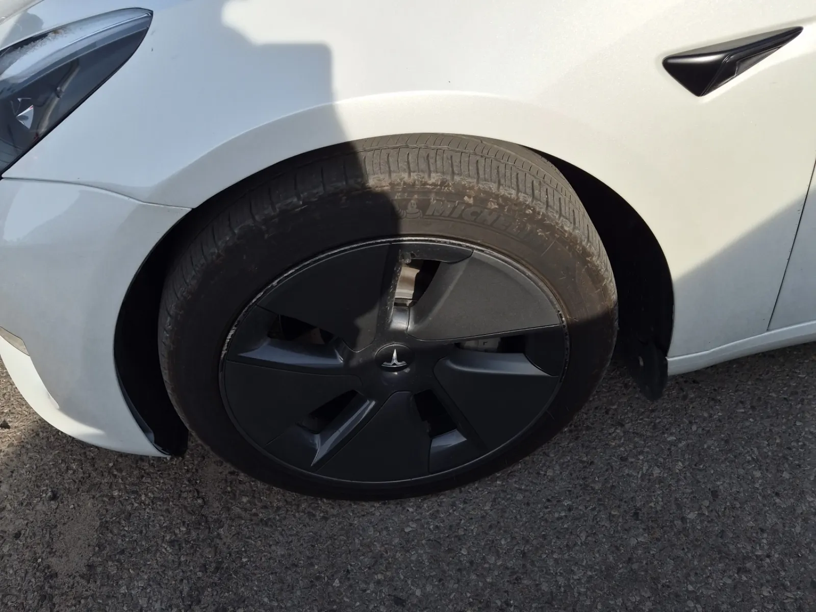 Front driver wheel/tire photo