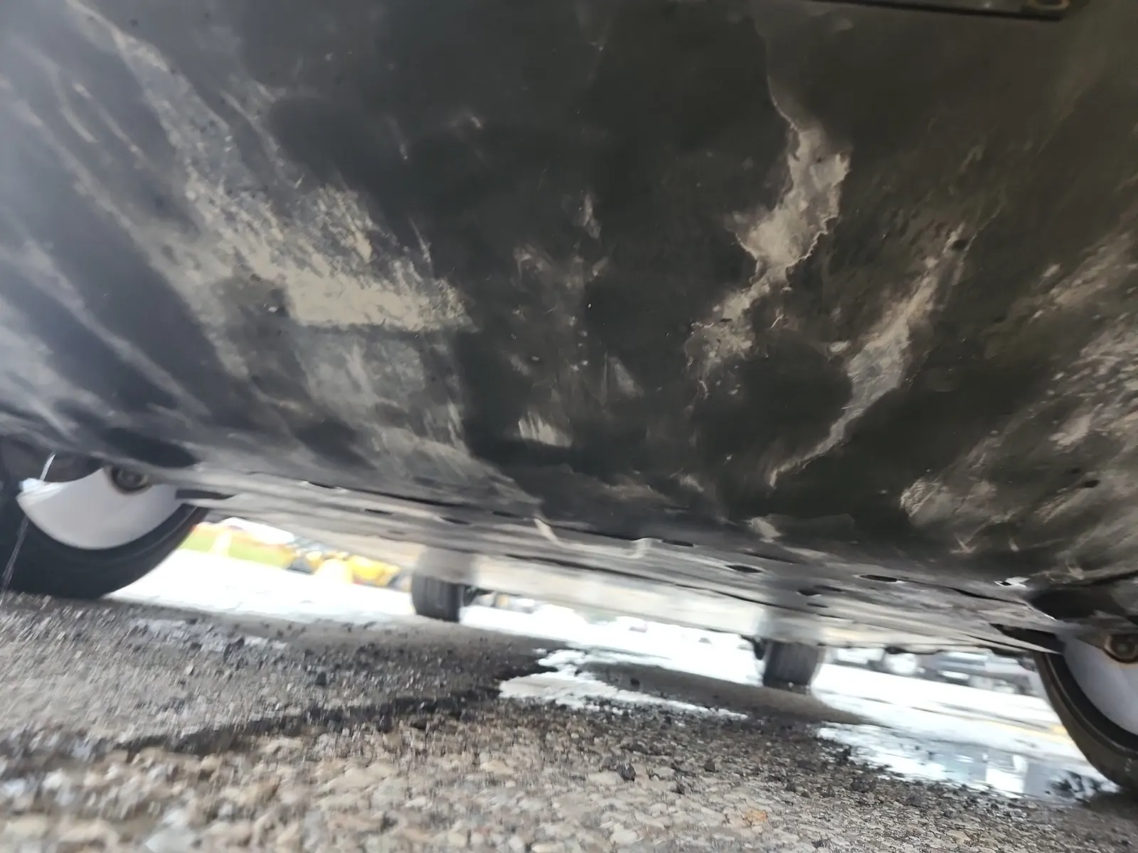 Undercarriage - Rear Photo