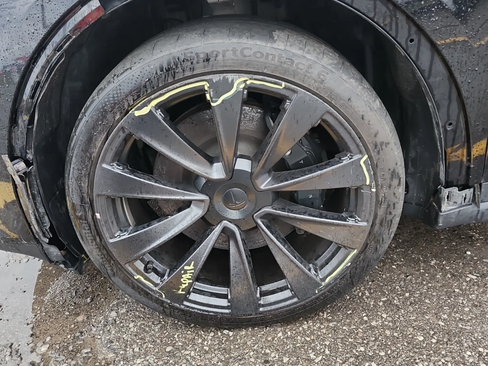 Front driver wheel/tire photo