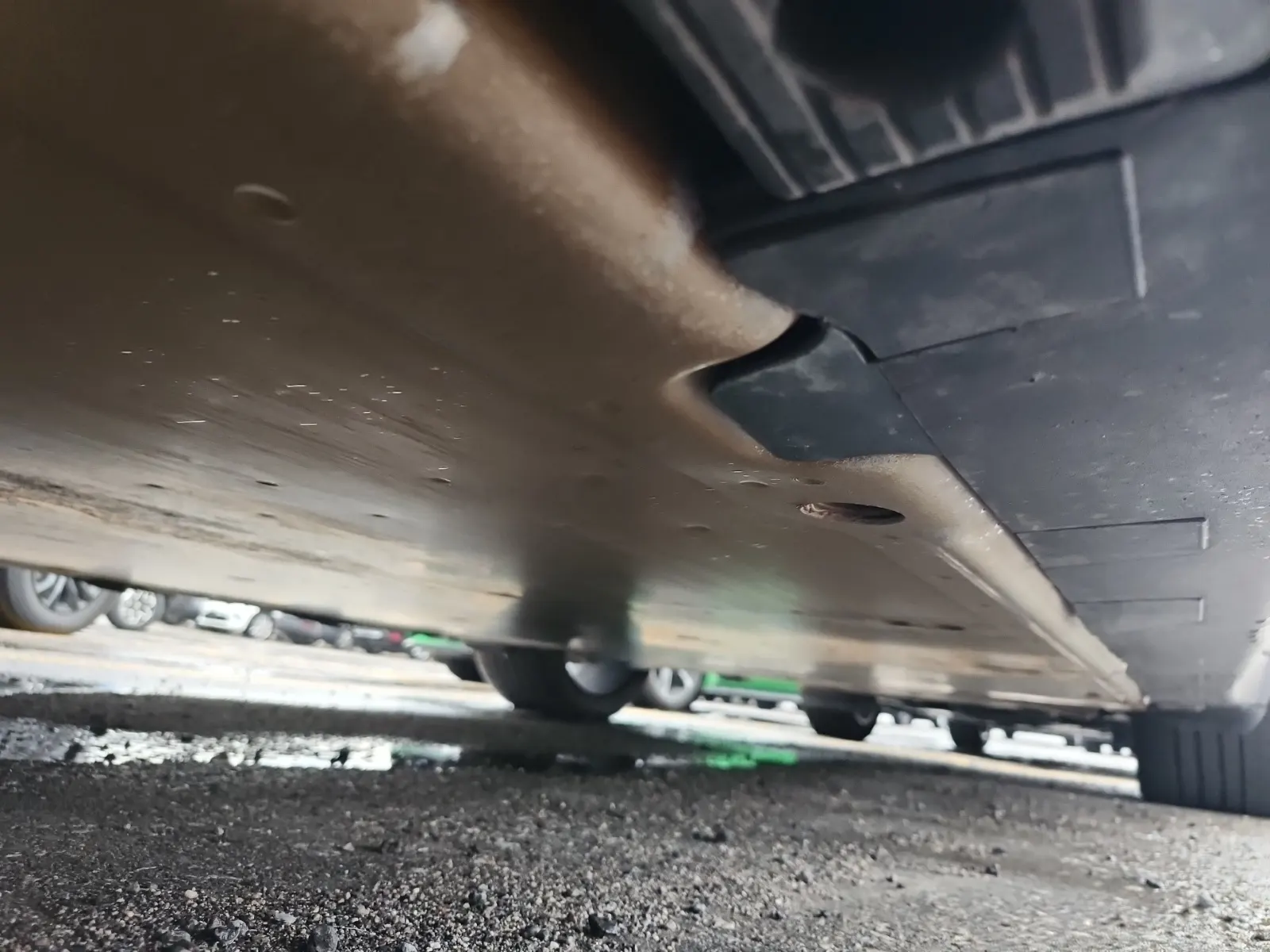 Undercarriage - Driver Photo