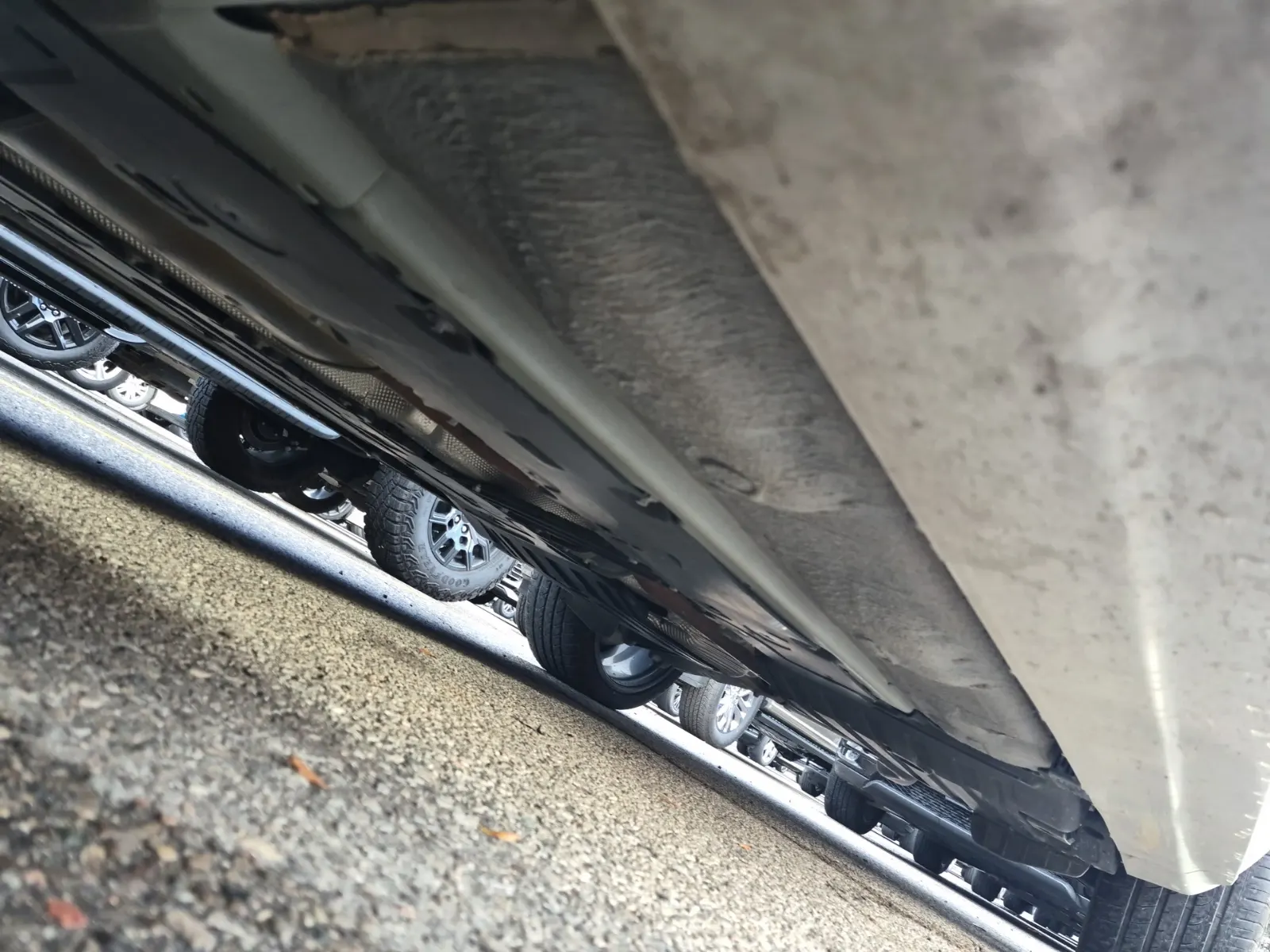 Undercarriage - Driver Photo