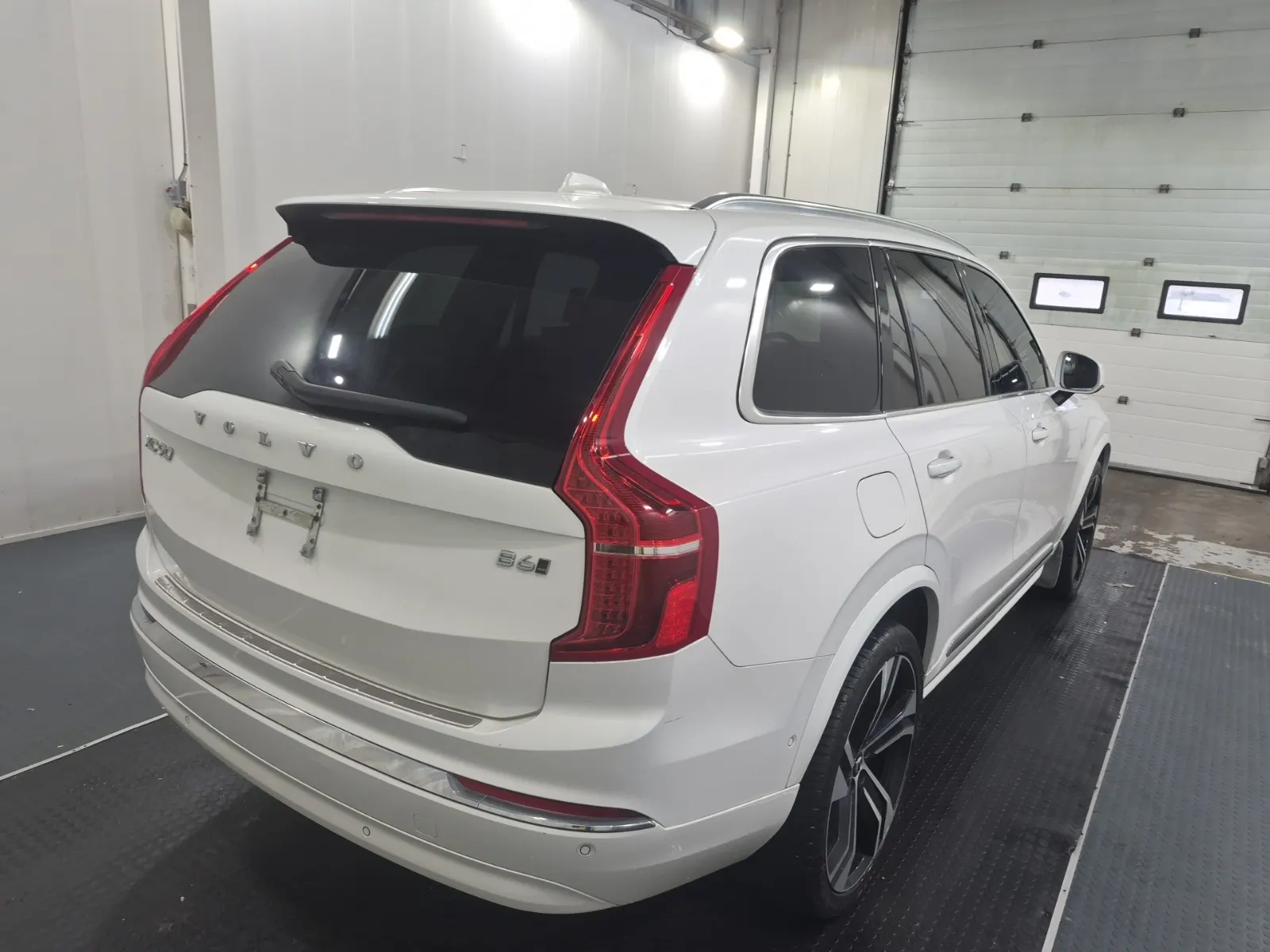 Passenger Rear 3/4 Photo