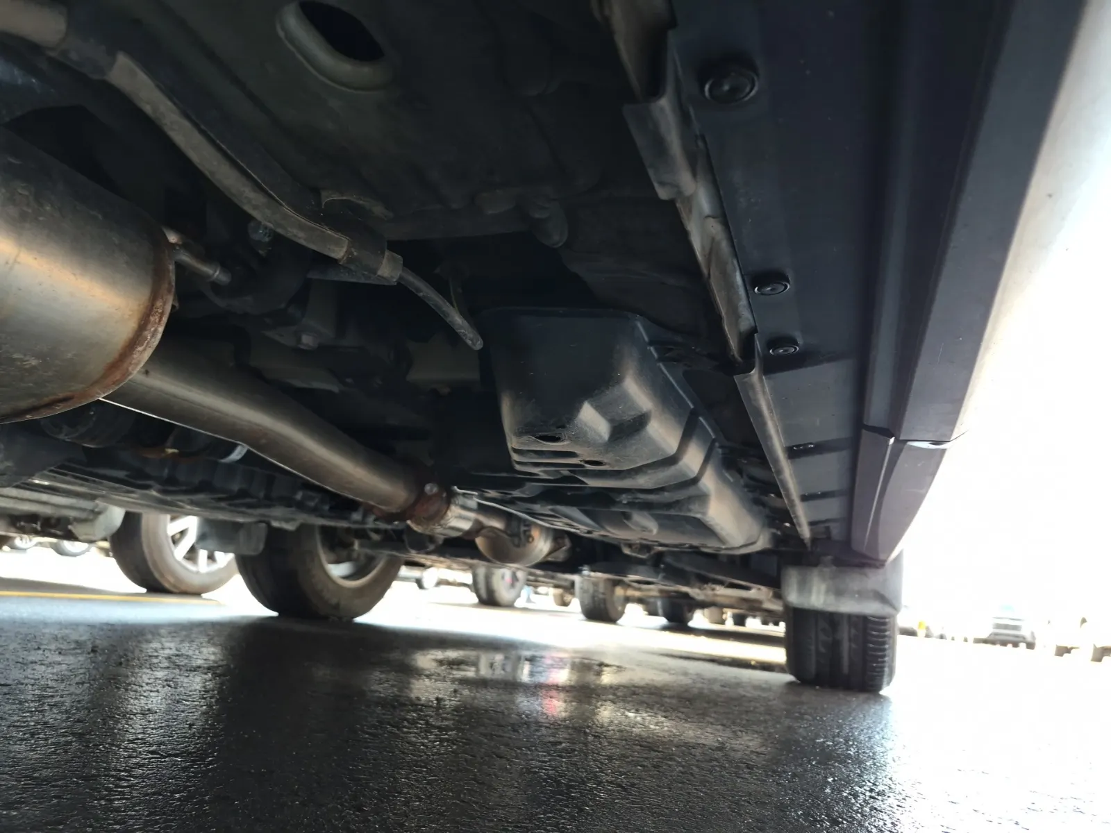 Undercarriage - Passenger Photo