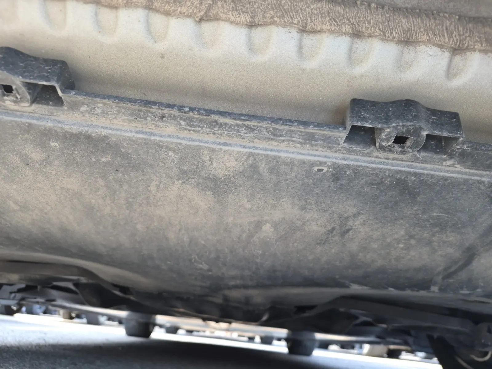 Undercarriage - Rear Photo