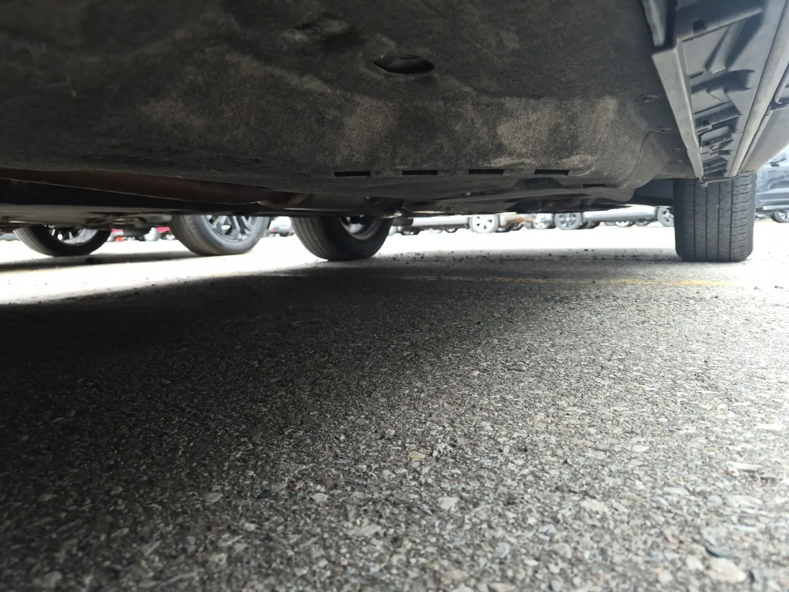 Undercarriage - Passenger Photo