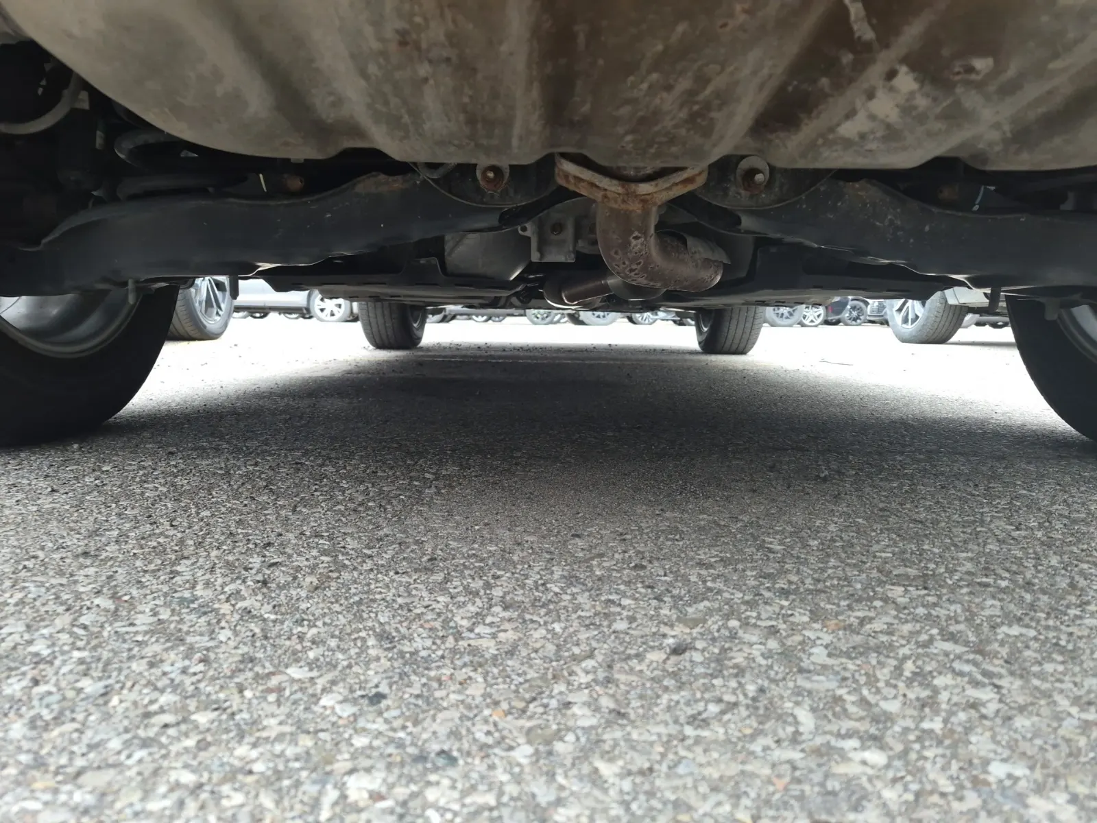 Undercarriage - Rear Photo