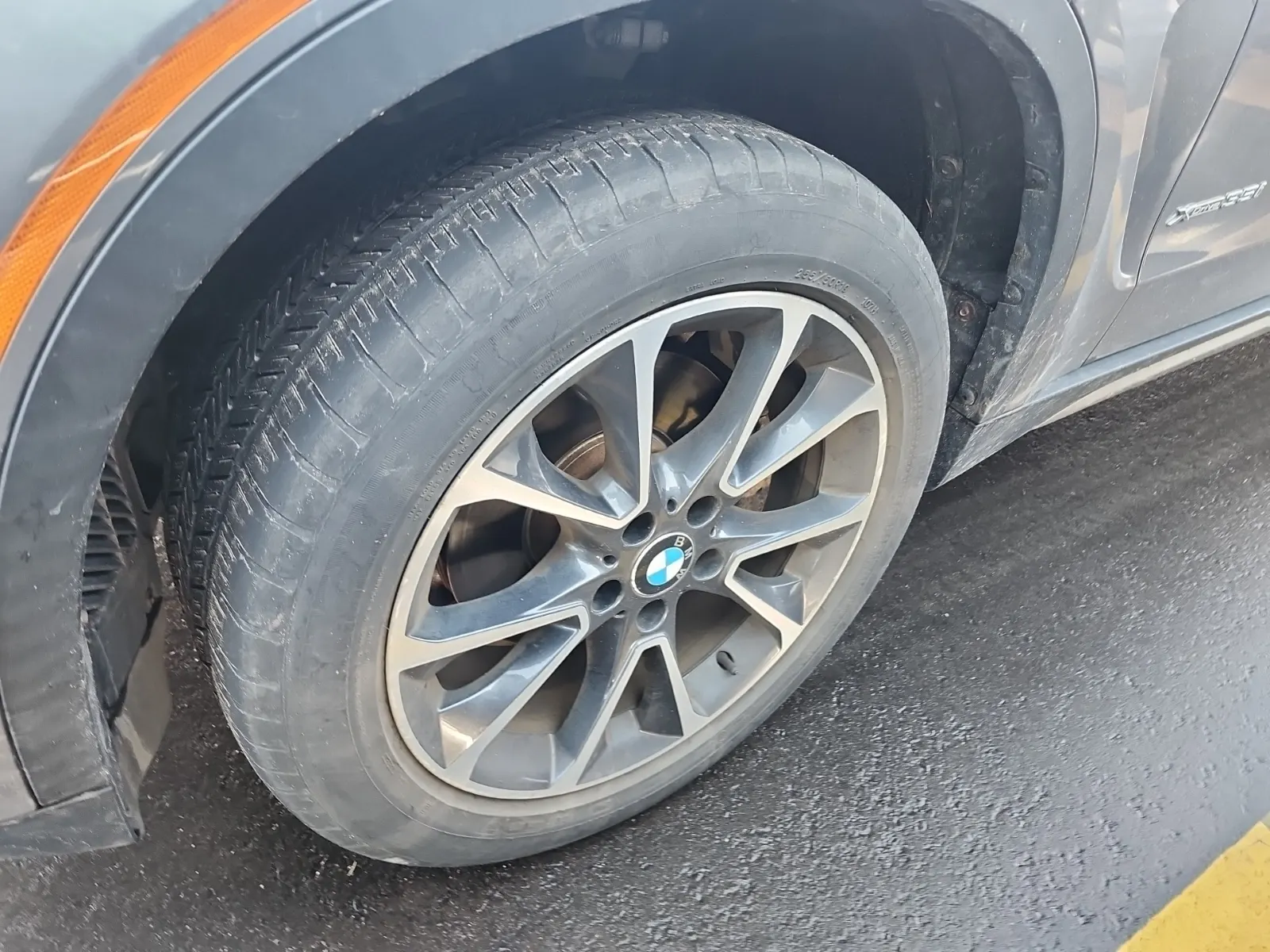 Front driver wheel/tire photo