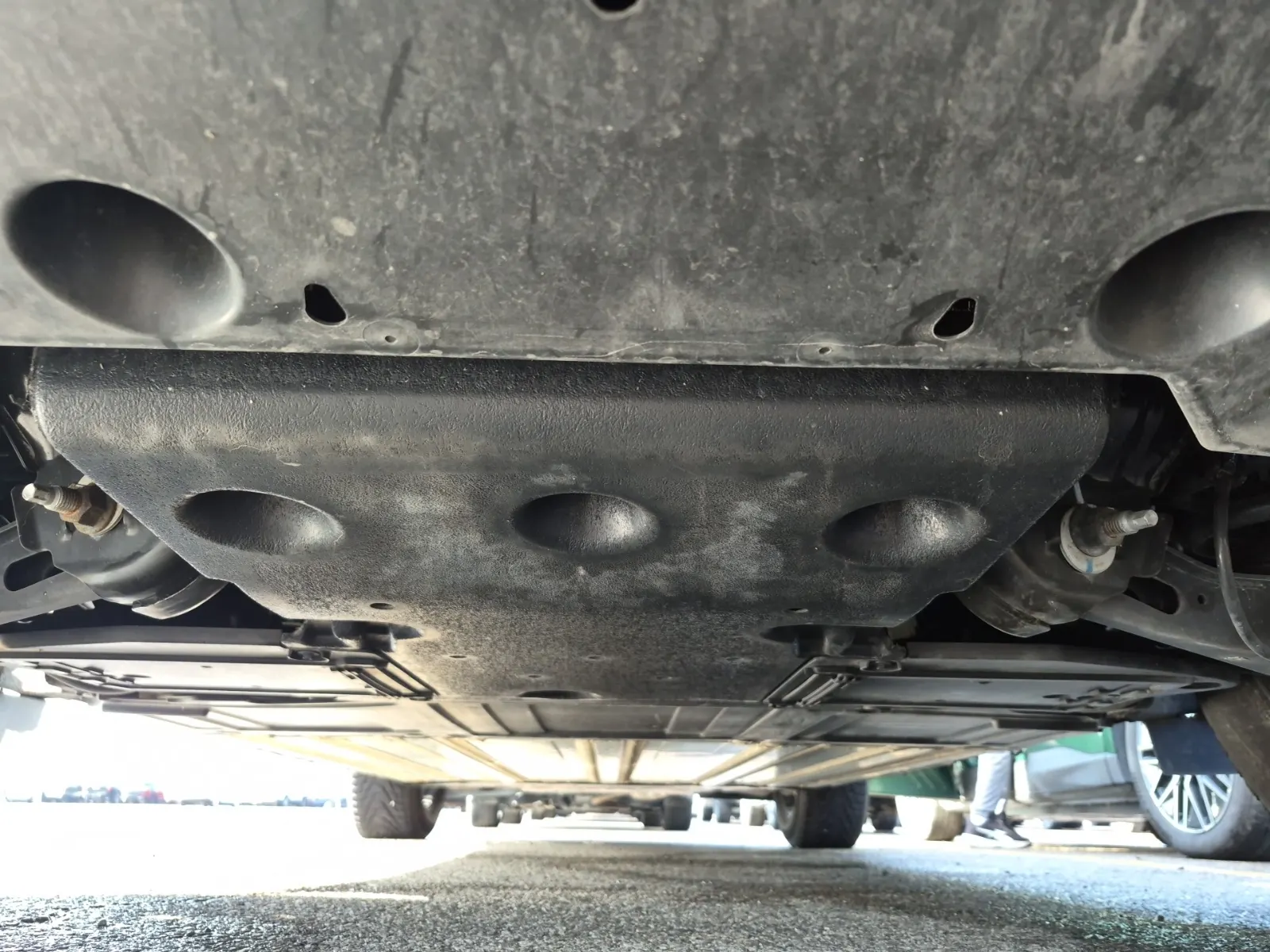 Undercarriage - Rear Photo