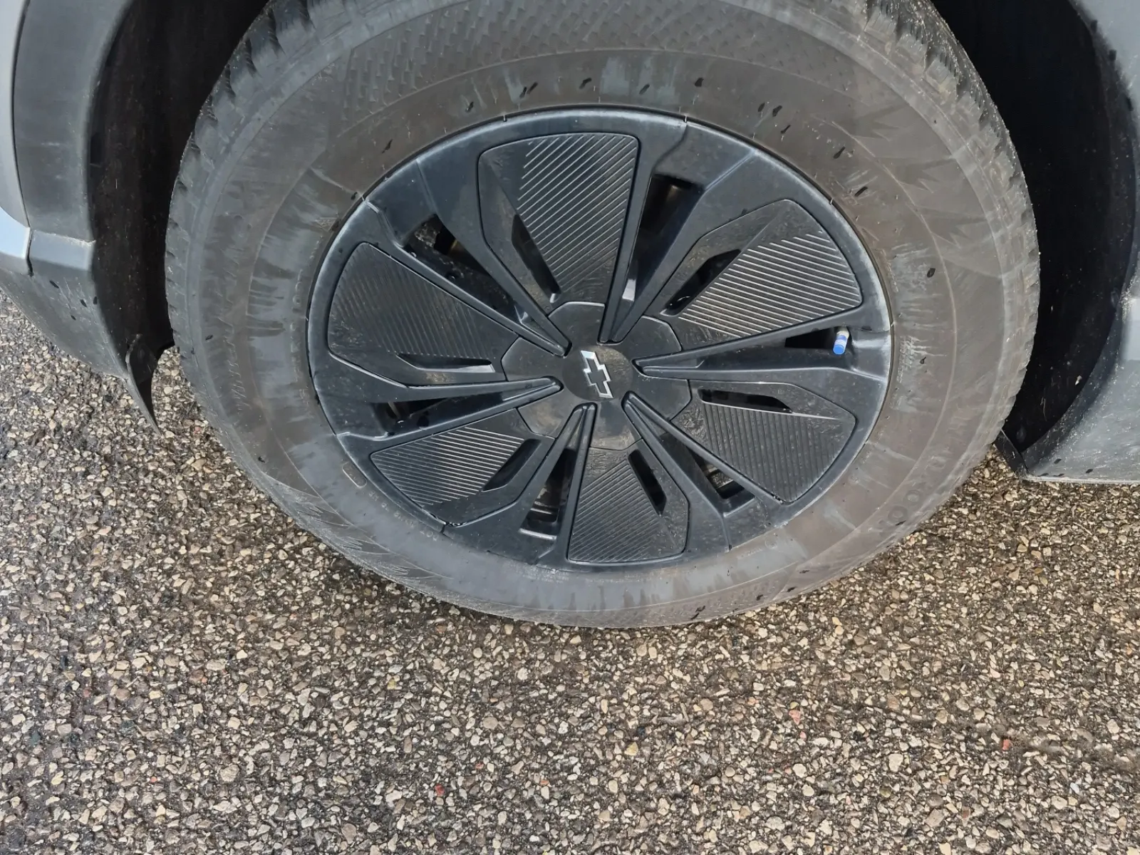 Front driver wheel/tire photo