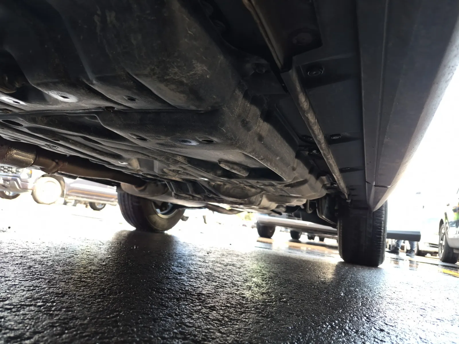 Undercarriage - Driver Photo