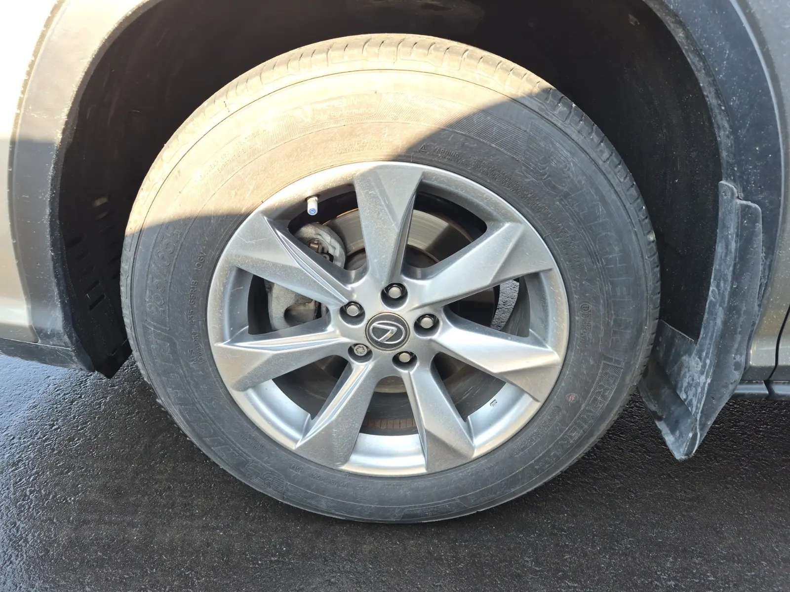 Front driver wheel/tire photo