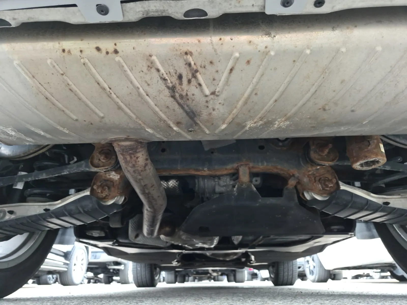 Undercarriage - Rear Photo