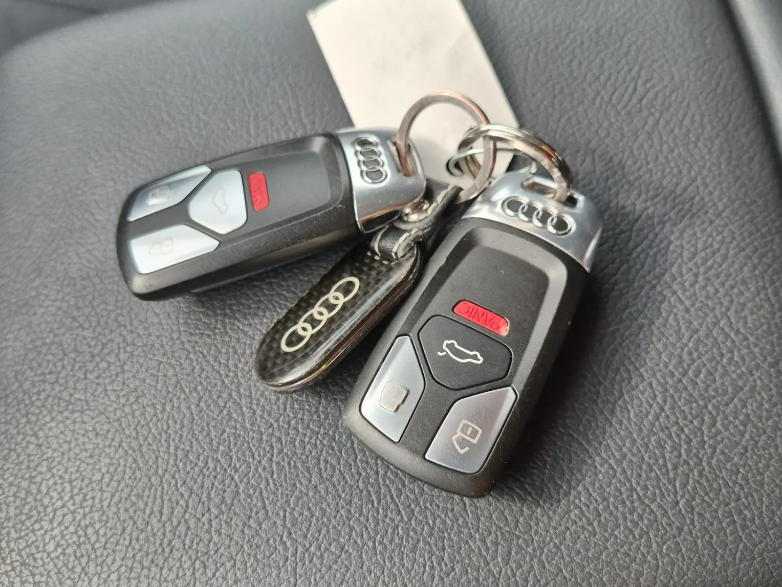 Keys/Fobs/Manual Photo