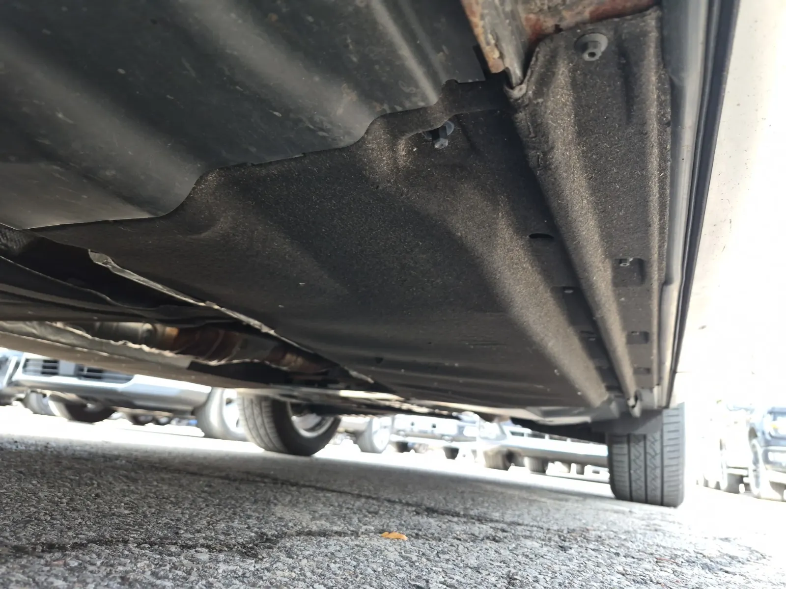 Undercarriage - Driver Photo