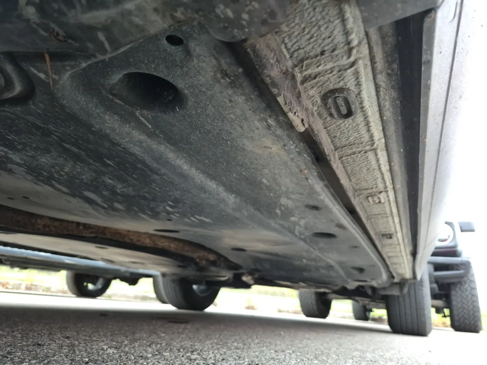 Undercarriage - Driver Photo