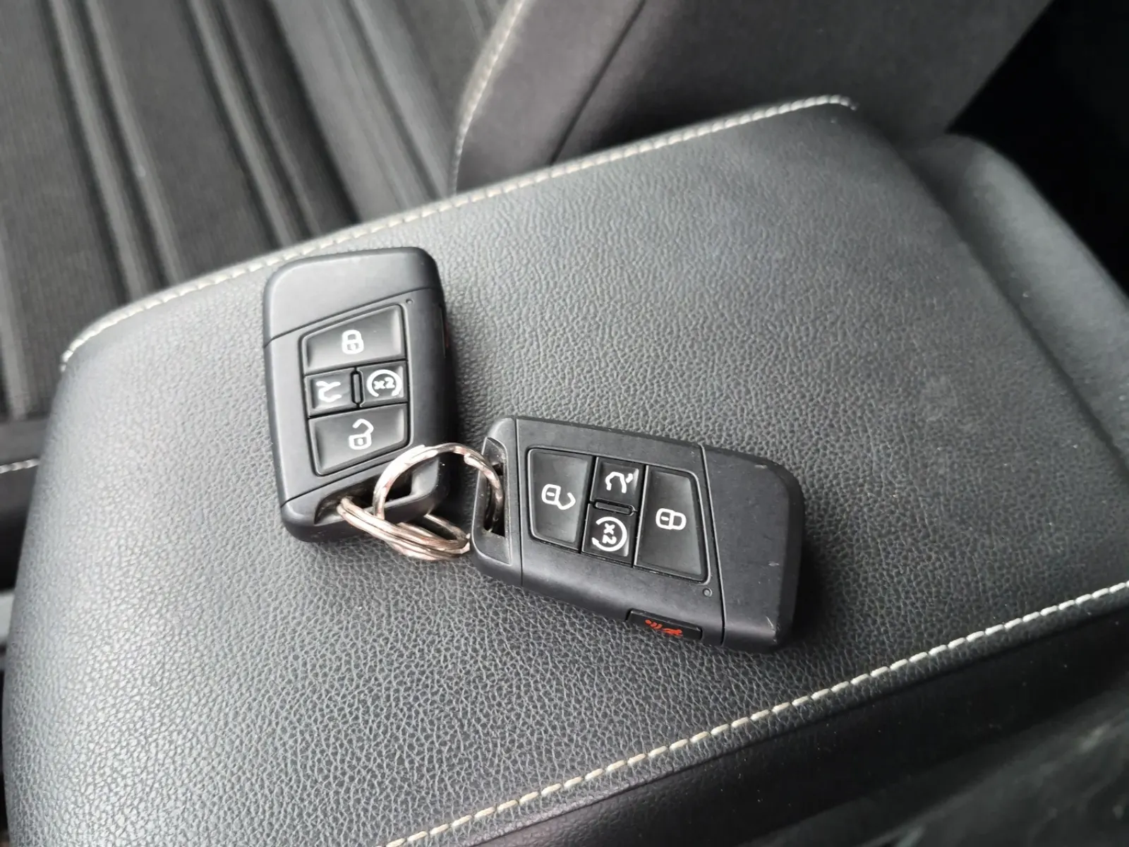Keys/Fobs/Manual Photo