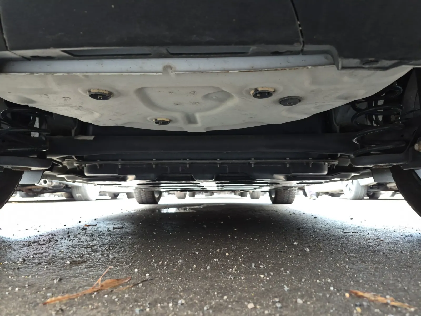 Undercarriage - Rear Photo