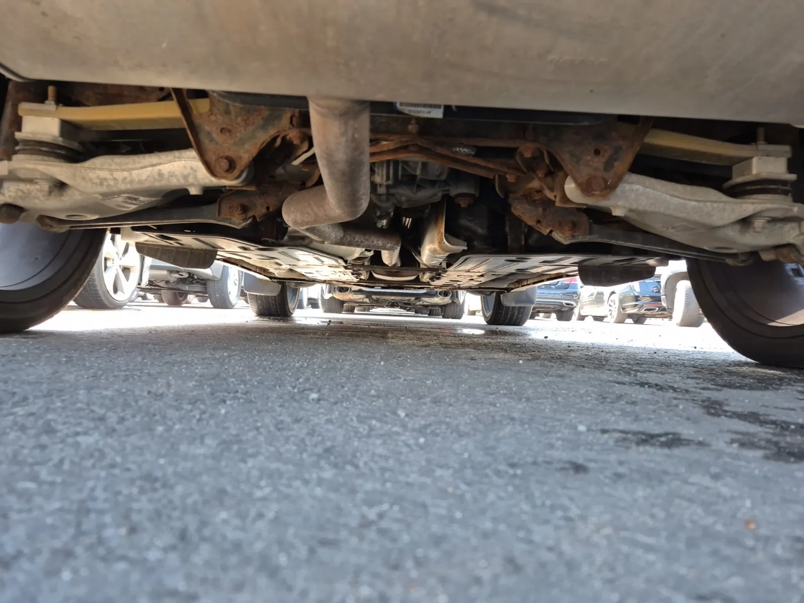 Undercarriage - Rear Photo