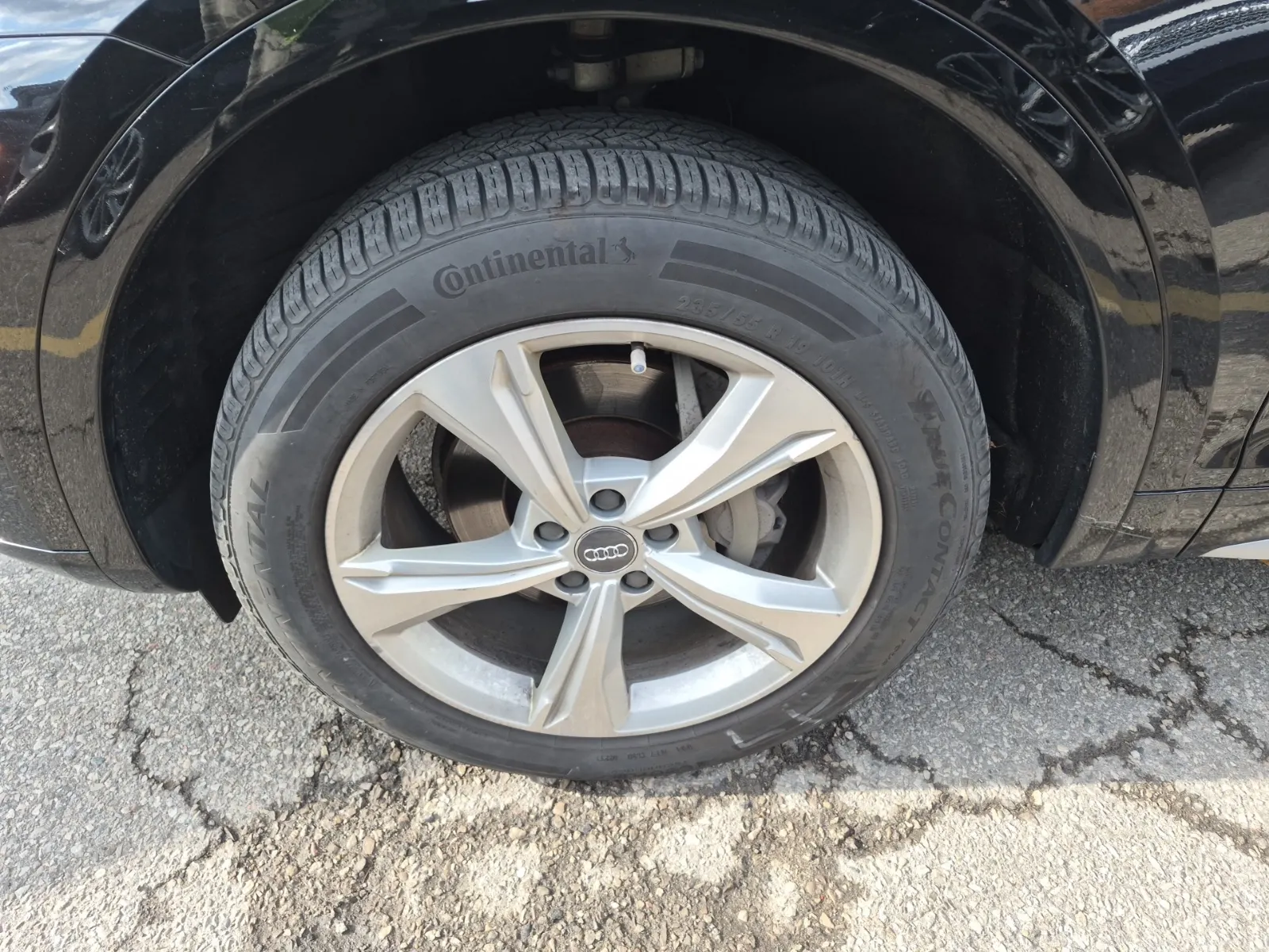 Front driver wheel/tire photo