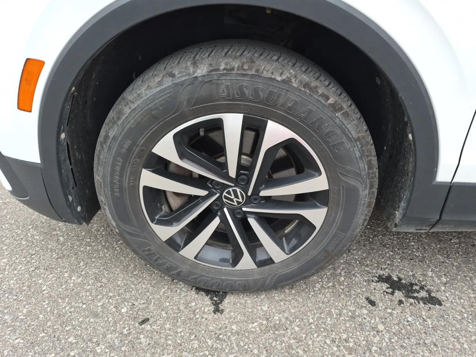Front driver wheel/tire photo