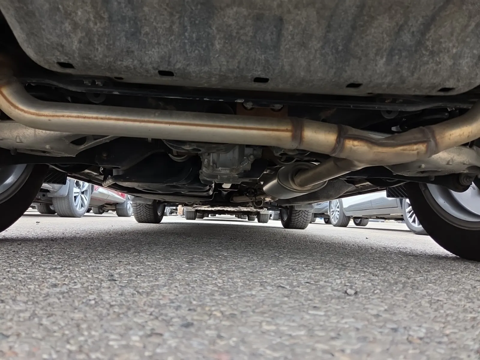 Undercarriage - Rear Photo