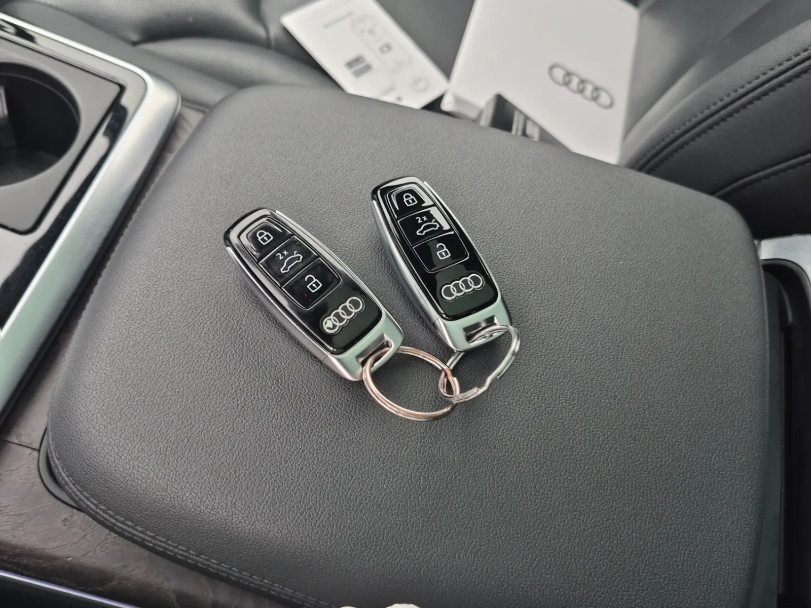 Keys/Fobs/Manual Photo