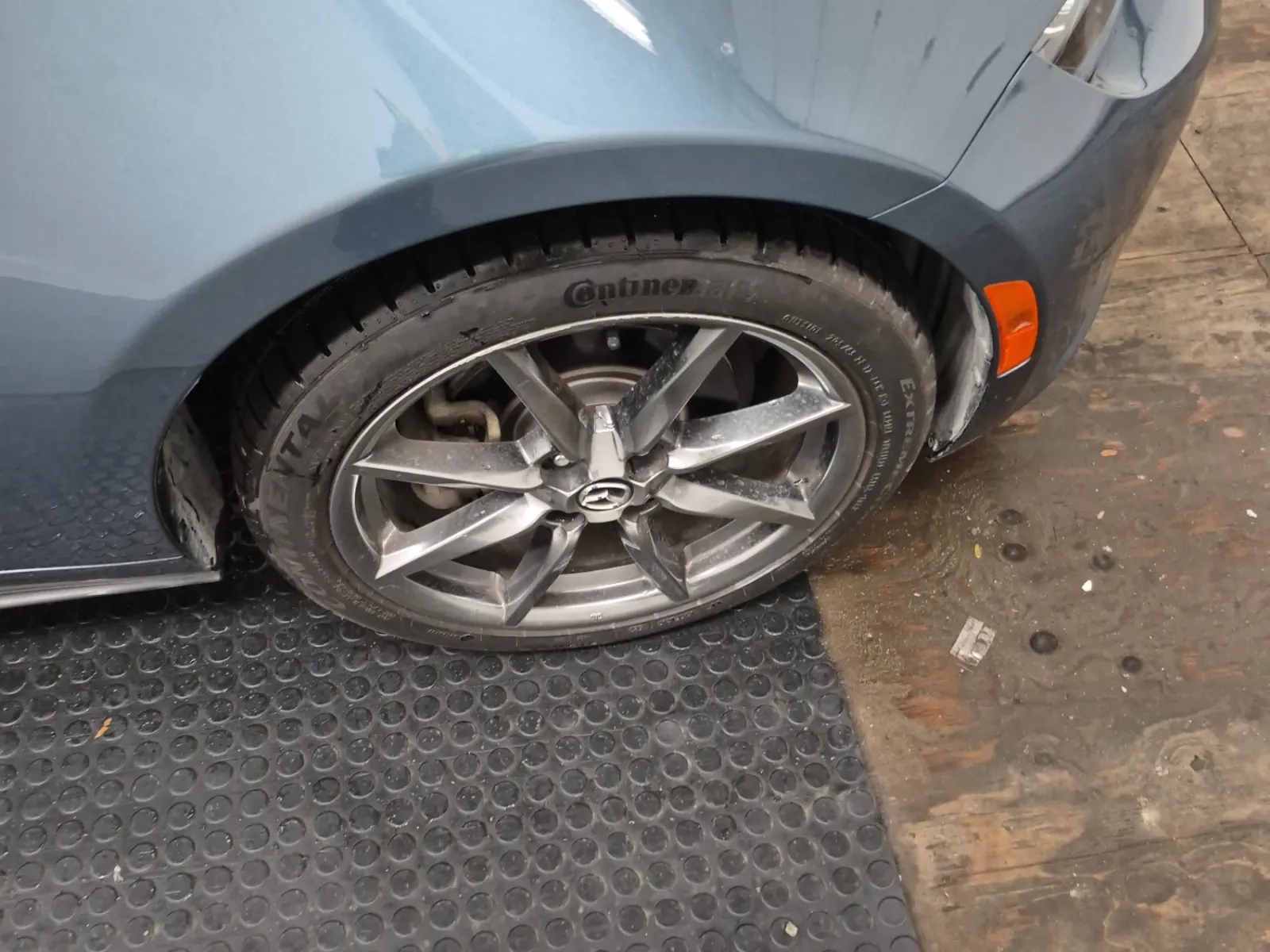 Right Front Wheel/Tire Photo