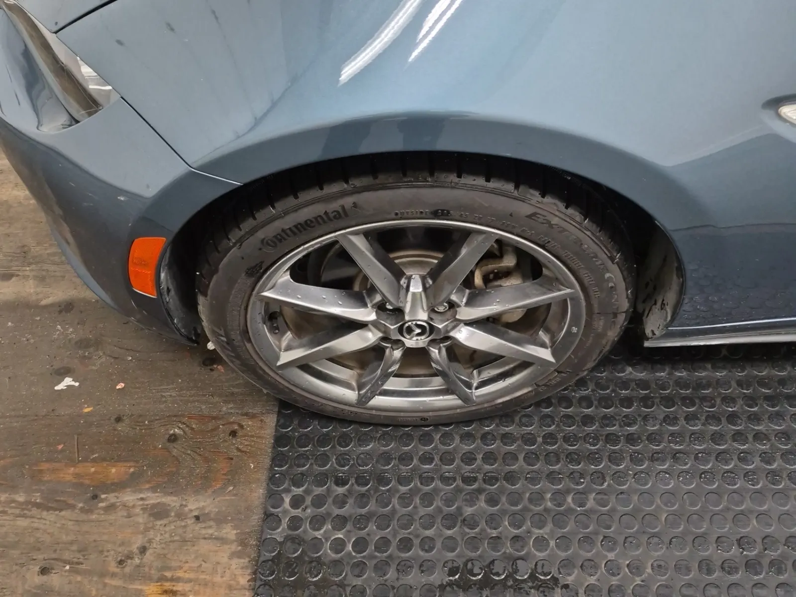 Front driver wheel/tire photo