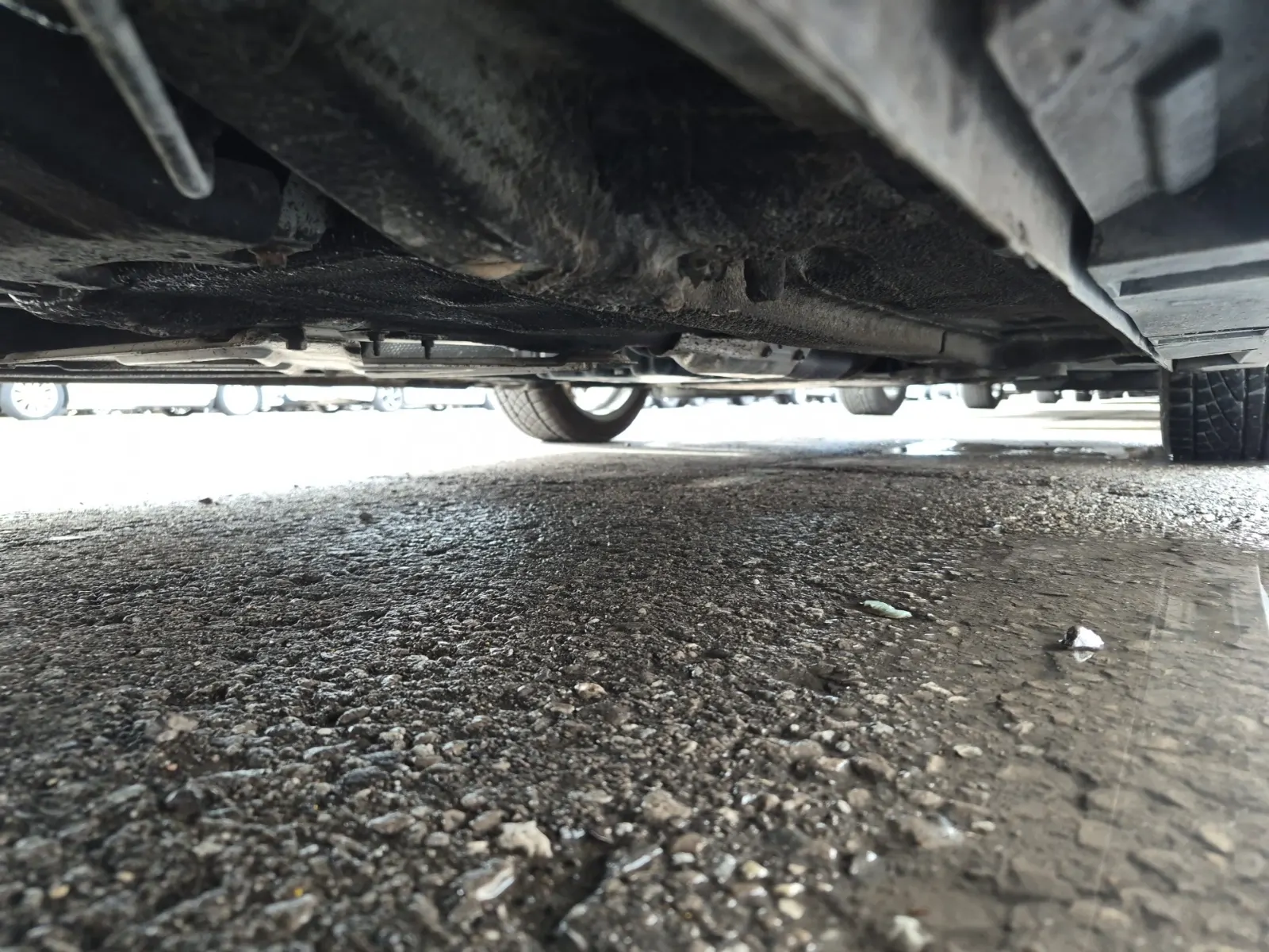 Undercarriage - Passenger Photo