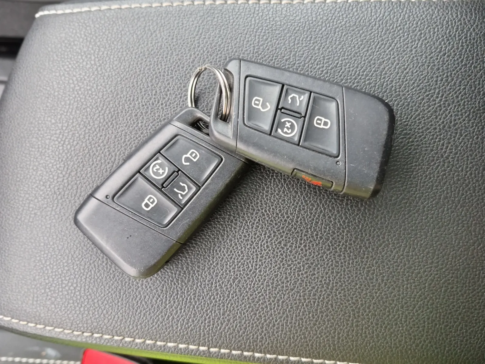Keys/Fobs/Manual Photo