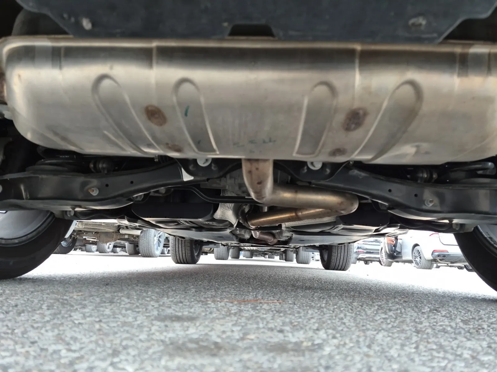 Undercarriage - Rear Photo