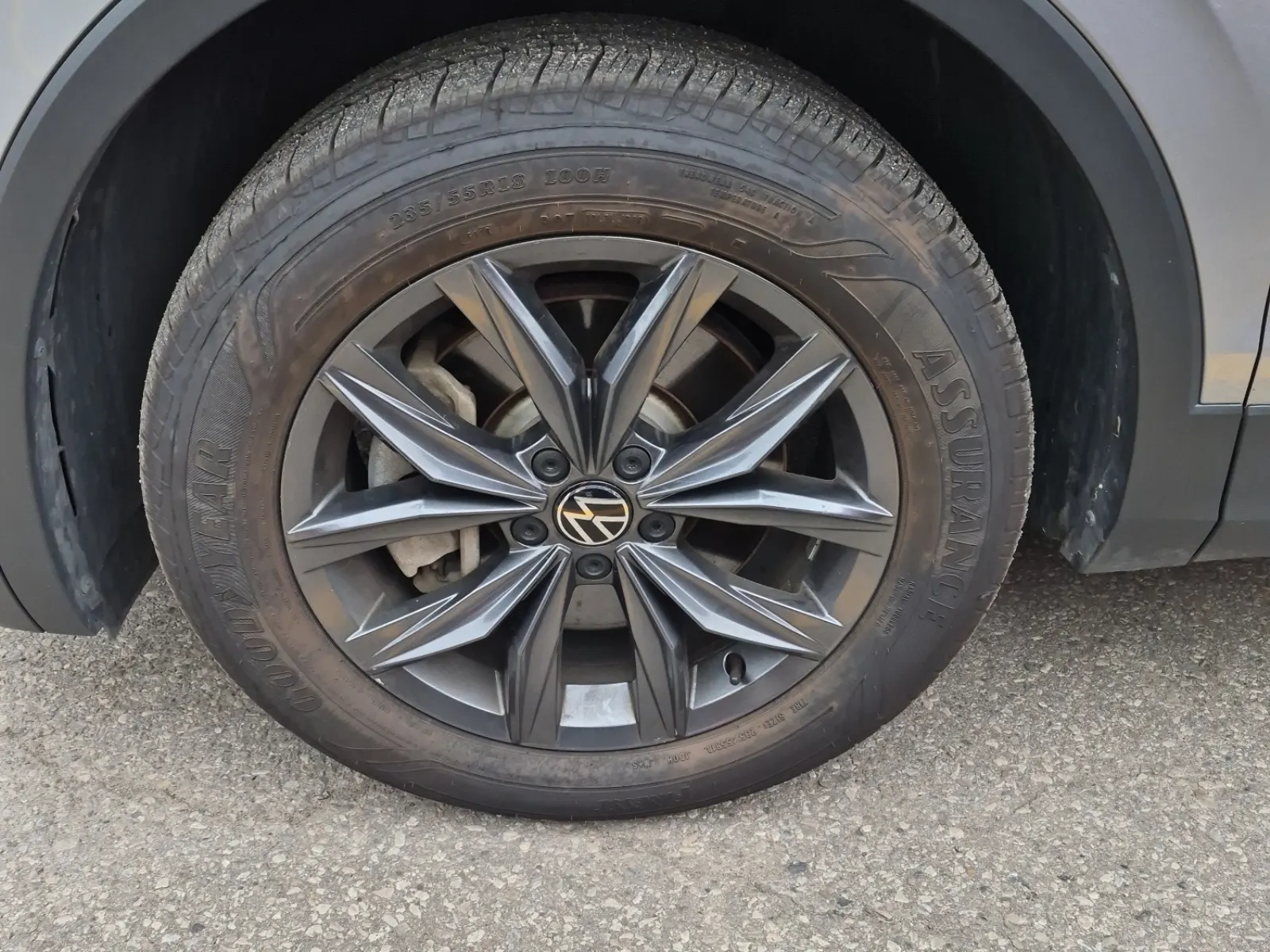 Front driver wheel/tire photo