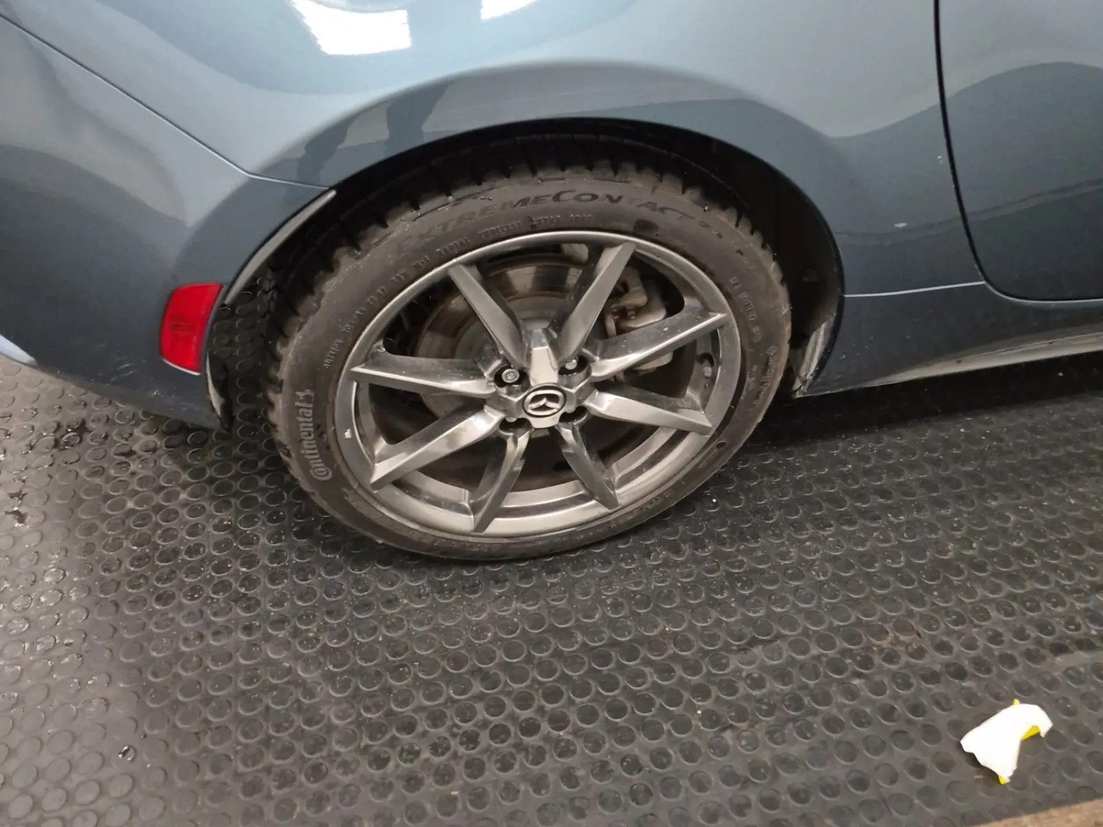 Right Rear Wheel/Tire Photo
