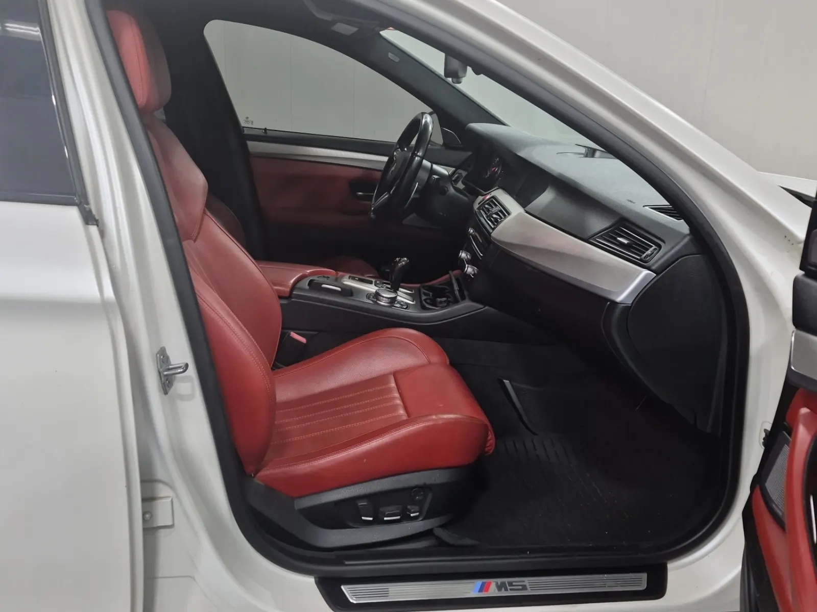 Right Side Interior Photo