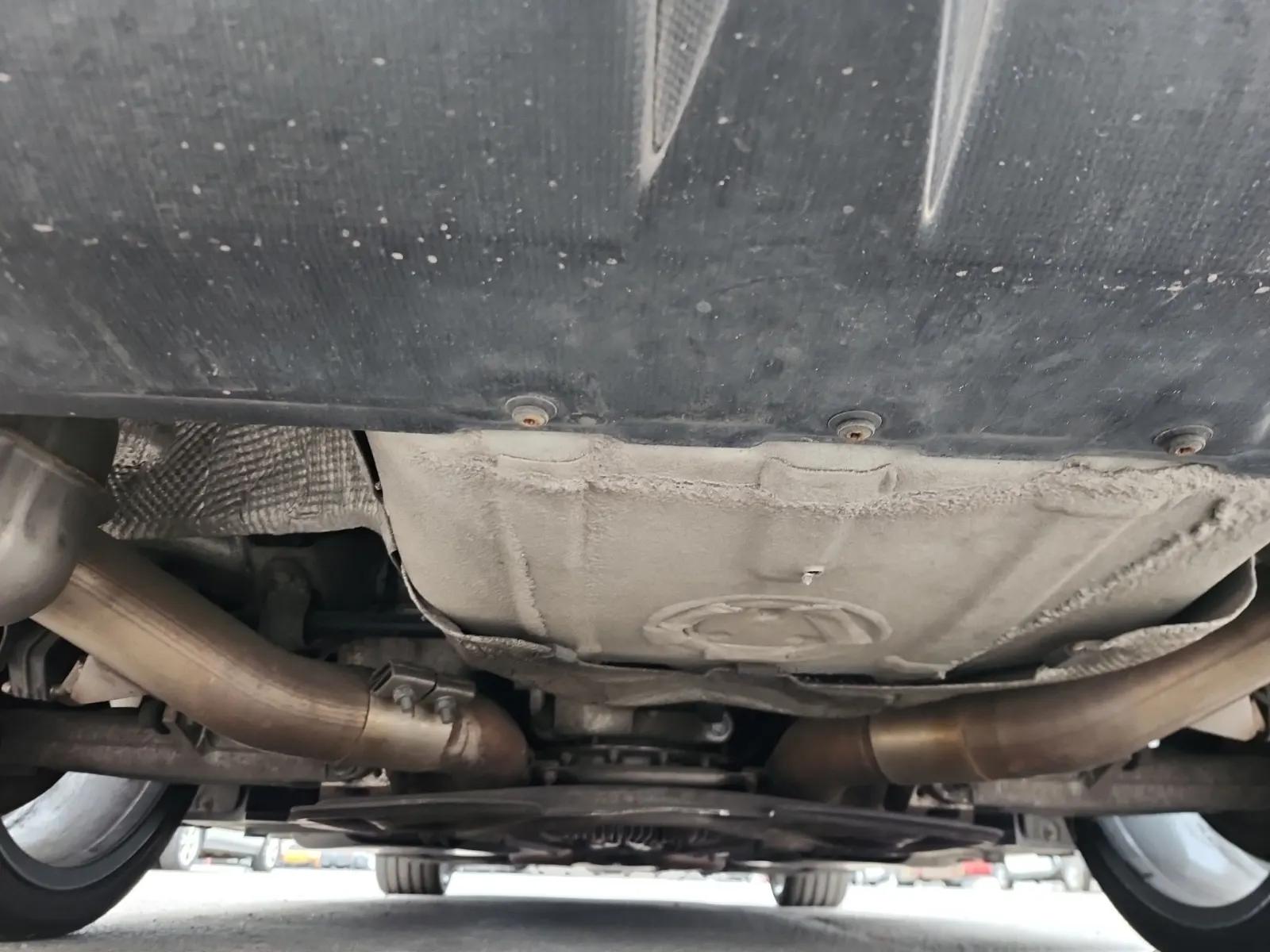 Undercarriage - Rear Photo
